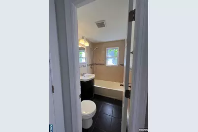 386 Lawton Avenue, Cliffside Park, NJ 07010 - Photo 10