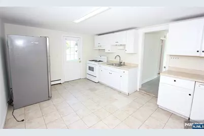 181 Midland Avenue 2 #2, Paramus, NJ 07652 - Photo 8
