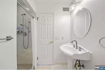 531 Windsor Drive 303 #303, Palisades Park, NJ 07650 - Photo 14