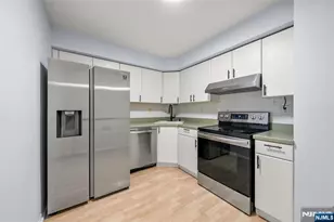 531 Windsor Dr, Palisades Park, NJ 07650 - Photo 8