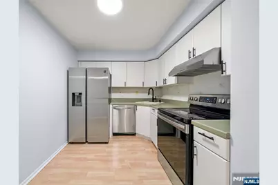 531 Windsor Drive 303 #303, Palisades Park, NJ 07650 - Photo 6