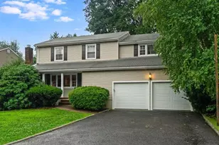 372 McKinley Blvd, Paramus, NJ 07652 - Photo 2