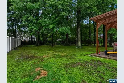 372 McKinley Boulevard, Paramus, NJ 07652 - Photo 36