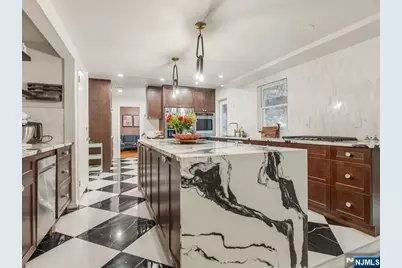 372 McKinley Boulevard, Paramus, NJ 07652 - Photo 16