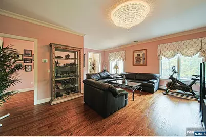290 McCloud Drive, Fort Lee, NJ 07024 - Photo 6