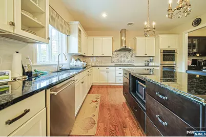 290 McCloud Drive, Fort Lee, NJ 07024 - Photo 16