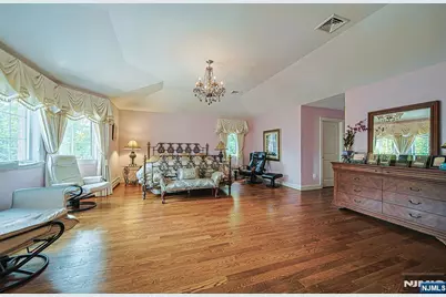 290 McCloud Drive, Fort Lee, NJ 07024 - Photo 8