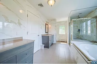 290 McCloud Drive, Fort Lee, NJ 07024 - Photo 24