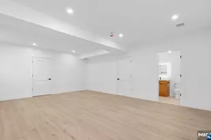 853 Pleasantview Terrace 1, Ridgefield, NJ 07657 - Photo 16