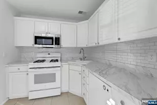 2198 Kent Ct, Mahwah, NJ 07430 - Photo 6