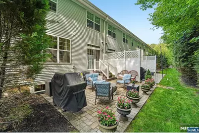 24 Pineview Drive, Waldwick, NJ 07463 - Photo 4