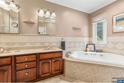 199 Larch Avenue, Teaneck Township, NJ 07666 - Photo 26