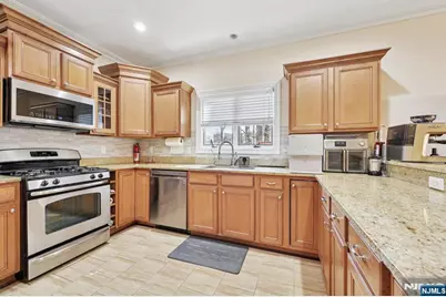 421 Lafayette Avenue 421 #421, Cliffside Park, NJ 07010 - Photo 4
