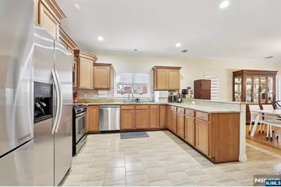 421 Lafayette Avenue 421 #421, Cliffside Park, NJ 07010 - Photo 6