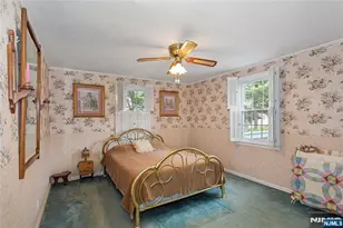 45 Cleveland Ave, Hasbrouck Heights, NJ 07604 - Photo 12