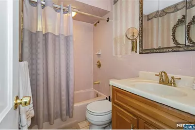 45 Cleveland Avenue, Hasbrouck Heights, NJ 07604 - Photo 14