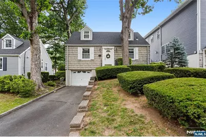 45 Cleveland Avenue, Hasbrouck Heights, NJ 07604 - Photo 2