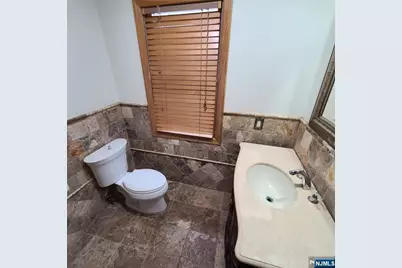 526 Moonachie Avenue, Wood Ridge, NJ 07075 - Photo 32