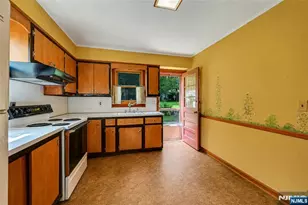 725 Millbrook Rd, River Edge, NJ 07661 - Photo 10