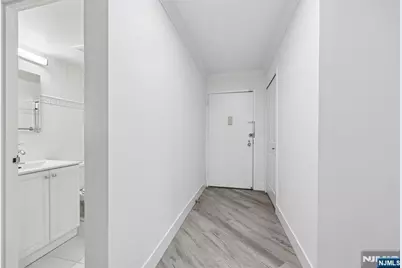 200 Grand Cove Way 2D #2D, Edgewater, NJ 07020 - Photo 16