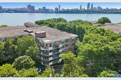 200 Grand Cove Way 2D #2D, Edgewater, NJ 07020 - Photo 36