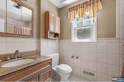 85 Page Drive, Oakland, NJ 07436 - Photo 18