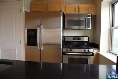 70 S Munn Avenue 905 #905, East Orange, NJ 07018 - Photo 4