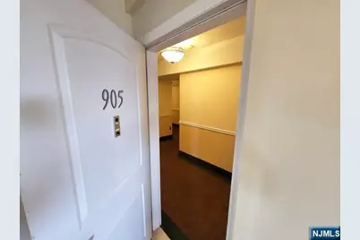 70 S Munn Avenue 905 #905, East Orange, NJ 07018 - Photo 2