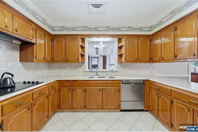 249 River Drive, Elmwood Park, NJ 07407 - Photo 10