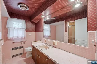 249 River Drive, Elmwood Park, NJ 07407 - Photo 22