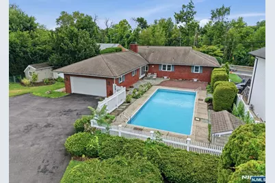 249 River Drive, Elmwood Park, NJ 07407 - Photo 2