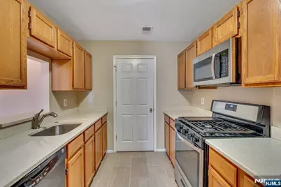 1041 Cumberland Court, Mahwah, NJ 07430 - Photo 6