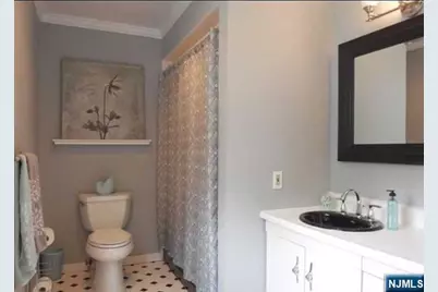 84 Colgate Avenue, Paramus, NJ 07652 - Photo 8