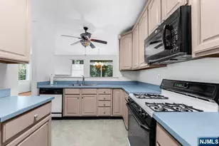 34 Spring Hollow, Old Tappan, NJ 07675 - Photo 14