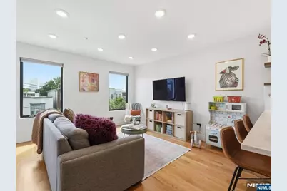 22 Lincoln Street 3 #3, Jersey City, NJ 07307 - Photo 2