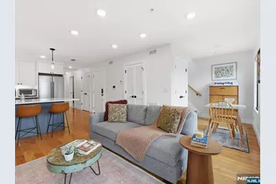 22 Lincoln Street 3 #3, Jersey City, NJ 07307 - Photo 4
