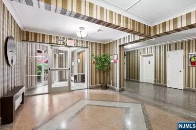 2320 Linwood Avenue 3F #3F, Fort Lee, NJ 07024 - Photo 12