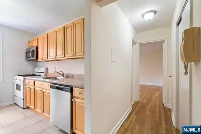 2320 Linwood Avenue 3F #3F, Fort Lee, NJ 07024 - Photo 6