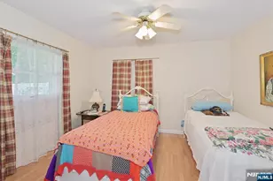 95 Knollwood Dr, Paramus, NJ 07652 - Photo 12
