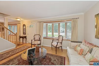 95 Knollwood Drive, Paramus, NJ 07652 - Photo 8