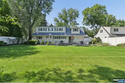 95 Knollwood Drive, Paramus, NJ 07652 - Photo 26