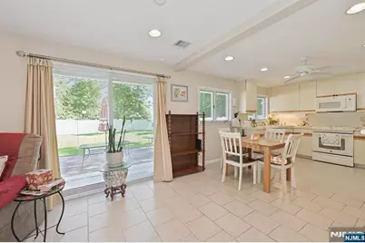 95 Knollwood Drive, Paramus, NJ 07652 - Photo 16