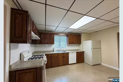 832 Paterson Avenue, East Rutherford, NJ 07073 - Photo 4
