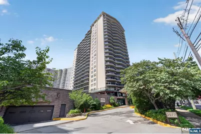 2077 Center Avenue Phb #PHB, Fort Lee, NJ 07024 - Photo 2