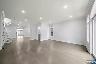 37 Winterburn Place, Edgewater, NJ 07020 - Photo 2