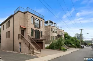 37 Winterburn Pl, Edgewater, NJ 07020 - Photo 1