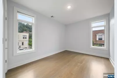 37 Winterburn Place, Edgewater, NJ 07020 - Photo 10