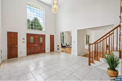 11 Carrington Court, Woodcliff Lake, NJ 07677 - Photo 4