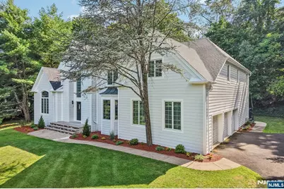 11 Carrington Court, Woodcliff Lake, NJ 07677 - Photo 2