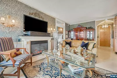 100 Carlyle Drive 6B - South #6B - South, Cliffside Park, NJ 07010 - Photo 4
